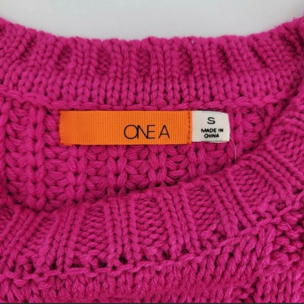 ONE A  Knit Crew Neck Sweater Rose Violet Womens Small - Picture 3 of 4